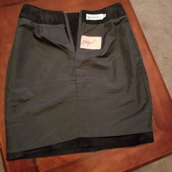 Peter Nygard Black Mini Skirt - Picture 2 of 10